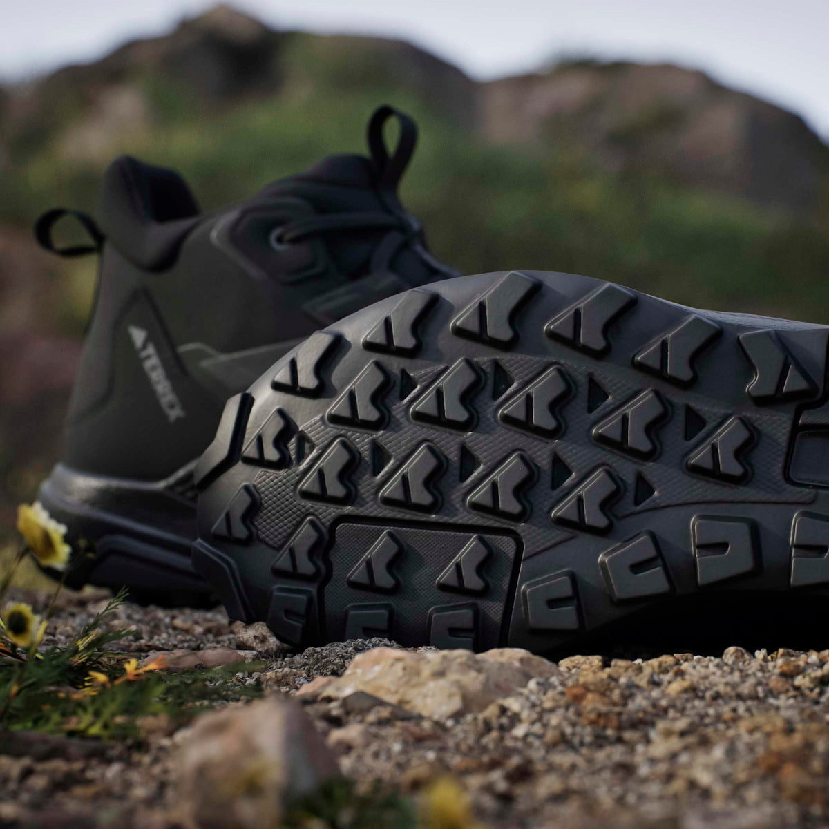 Mid Top Hiking Shoes D52360