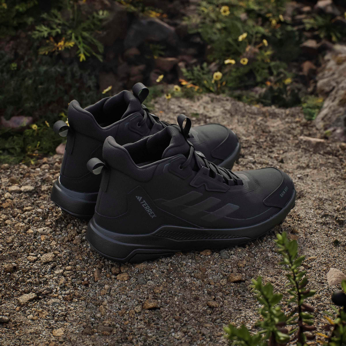 Mid Top Hiking Shoes D52360